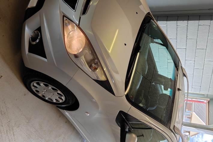 Gul Chevrolet Spark fra 2012