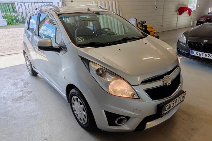 Gul Chevrolet Spark fra 2012