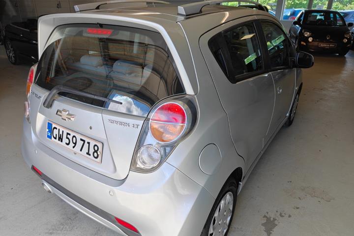 Gul Chevrolet Spark fra 2012