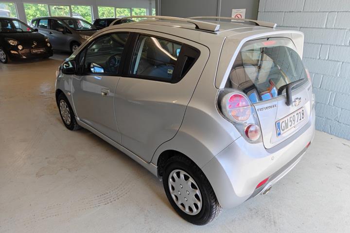 Gul Chevrolet Spark fra 2012