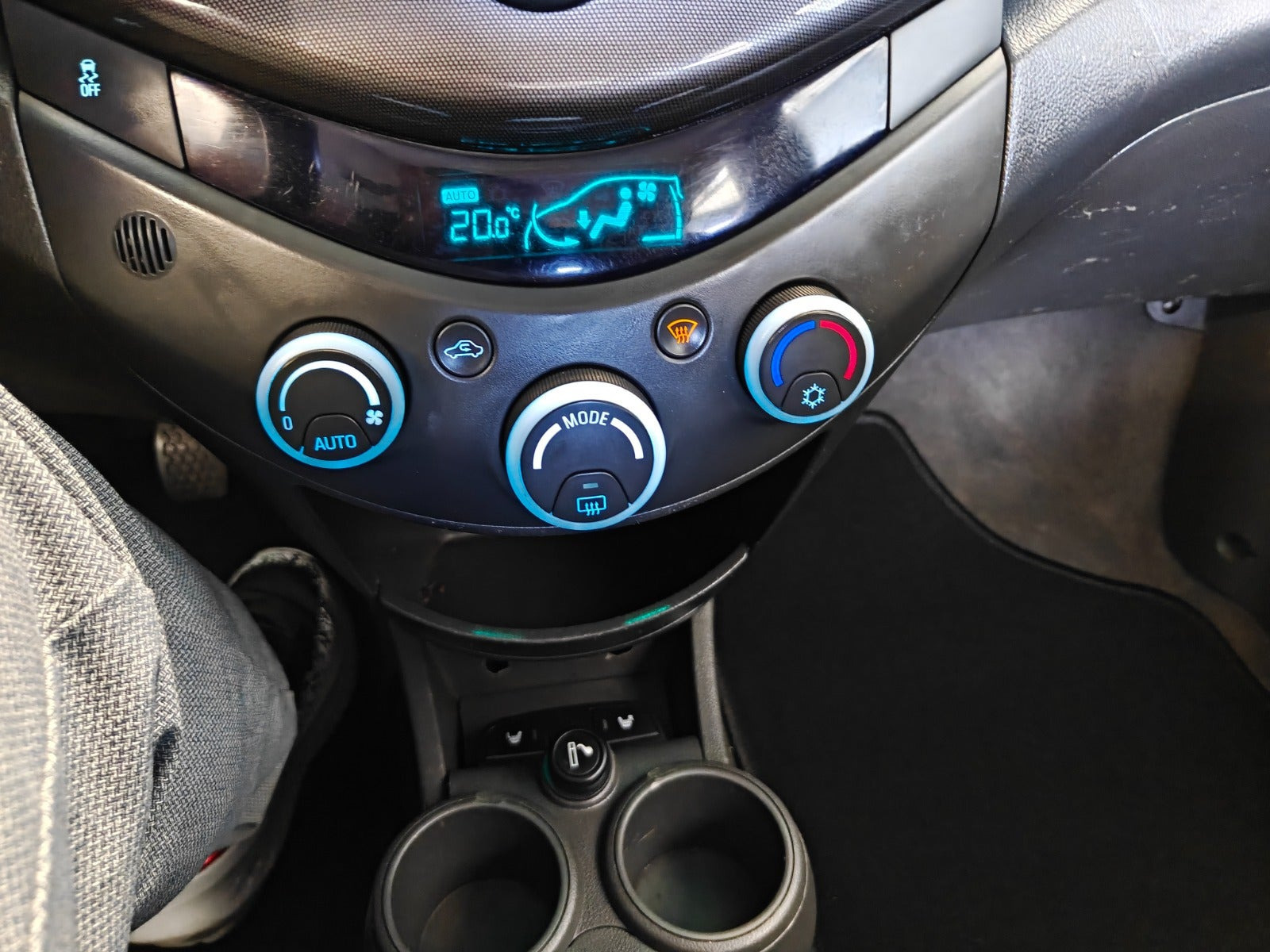 Gul Chevrolet Spark fra 2012