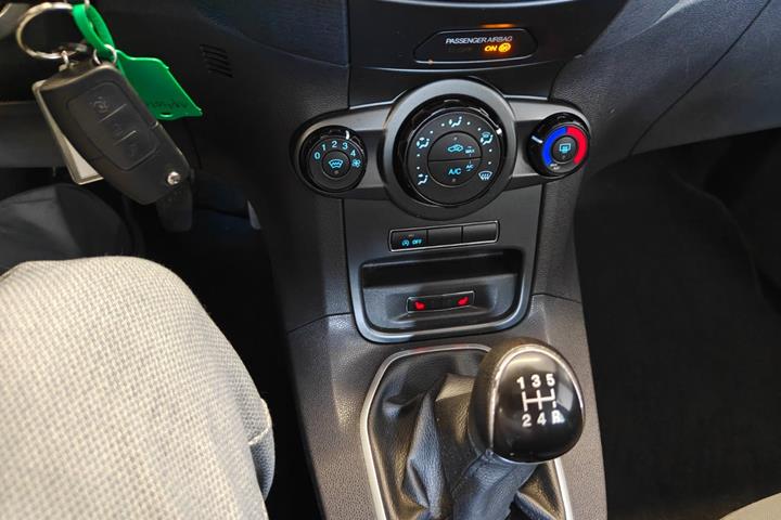 Gul Ford Fiesta fra 2014