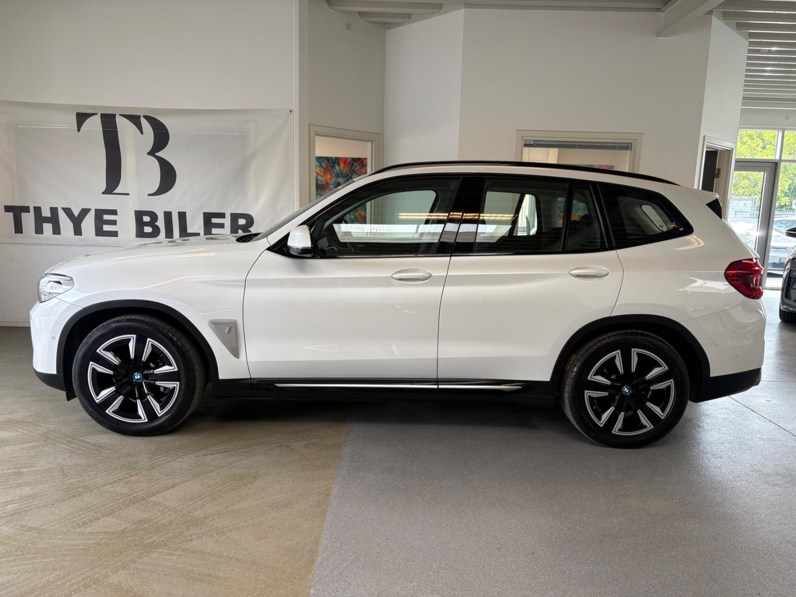 Hvid BMW iX3 fra 2022