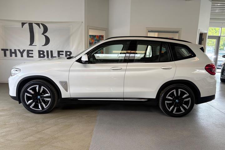 Hvid BMW iX3 fra 2022