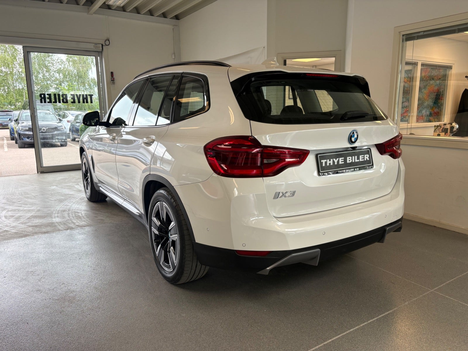Hvid BMW iX3 fra 2022