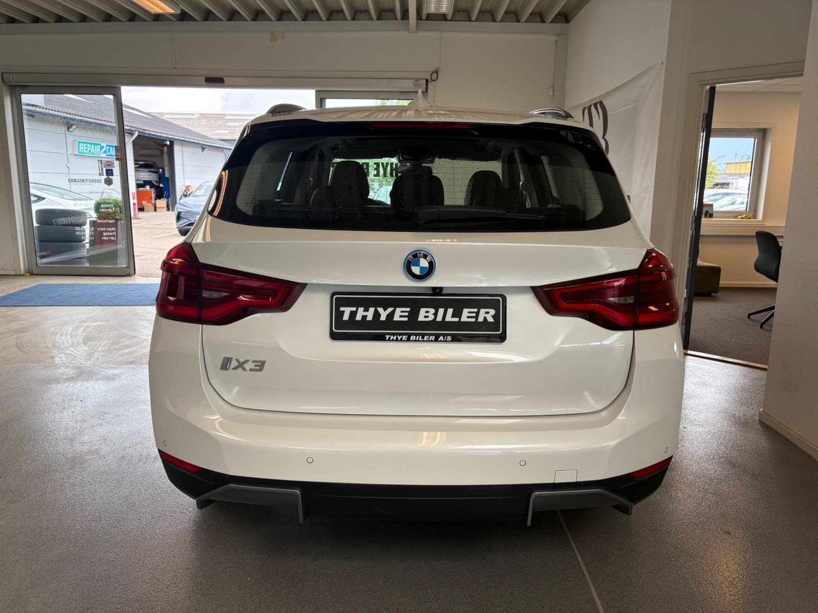 Hvid BMW iX3 fra 2022