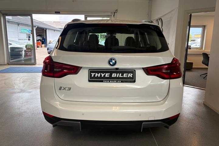 Hvid BMW iX3 fra 2022