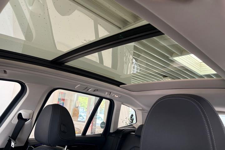 Hvid BMW iX3 fra 2022