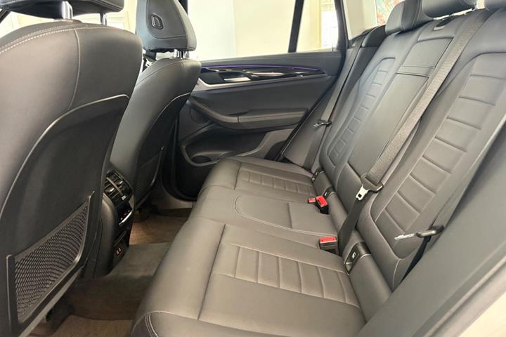 Hvid BMW iX3 fra 2022