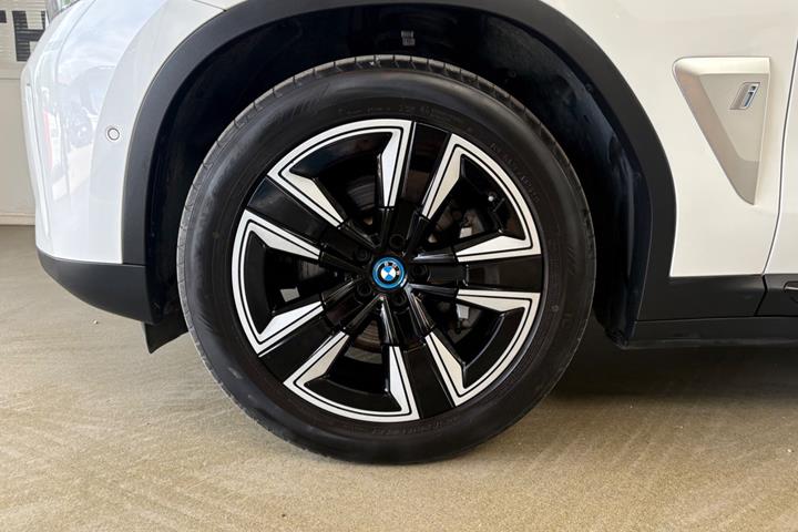 Hvid BMW iX3 fra 2022