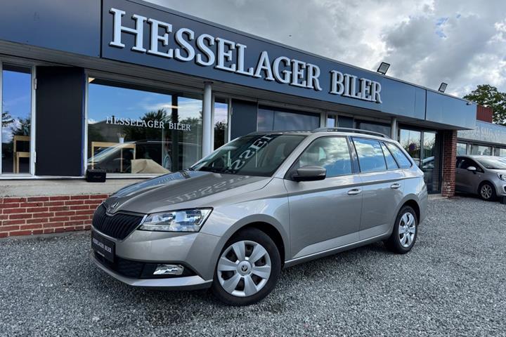 Beige Skoda Fabia fra 2019 set udefra
