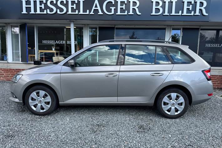 Beige Skoda Fabia fra 2019