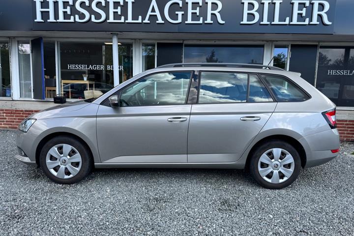 Beige Skoda Fabia fra 2019