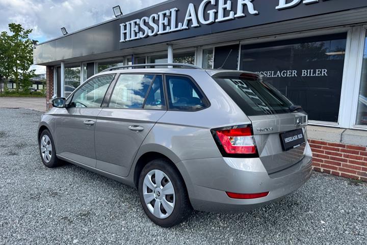 Beige Skoda Fabia fra 2019