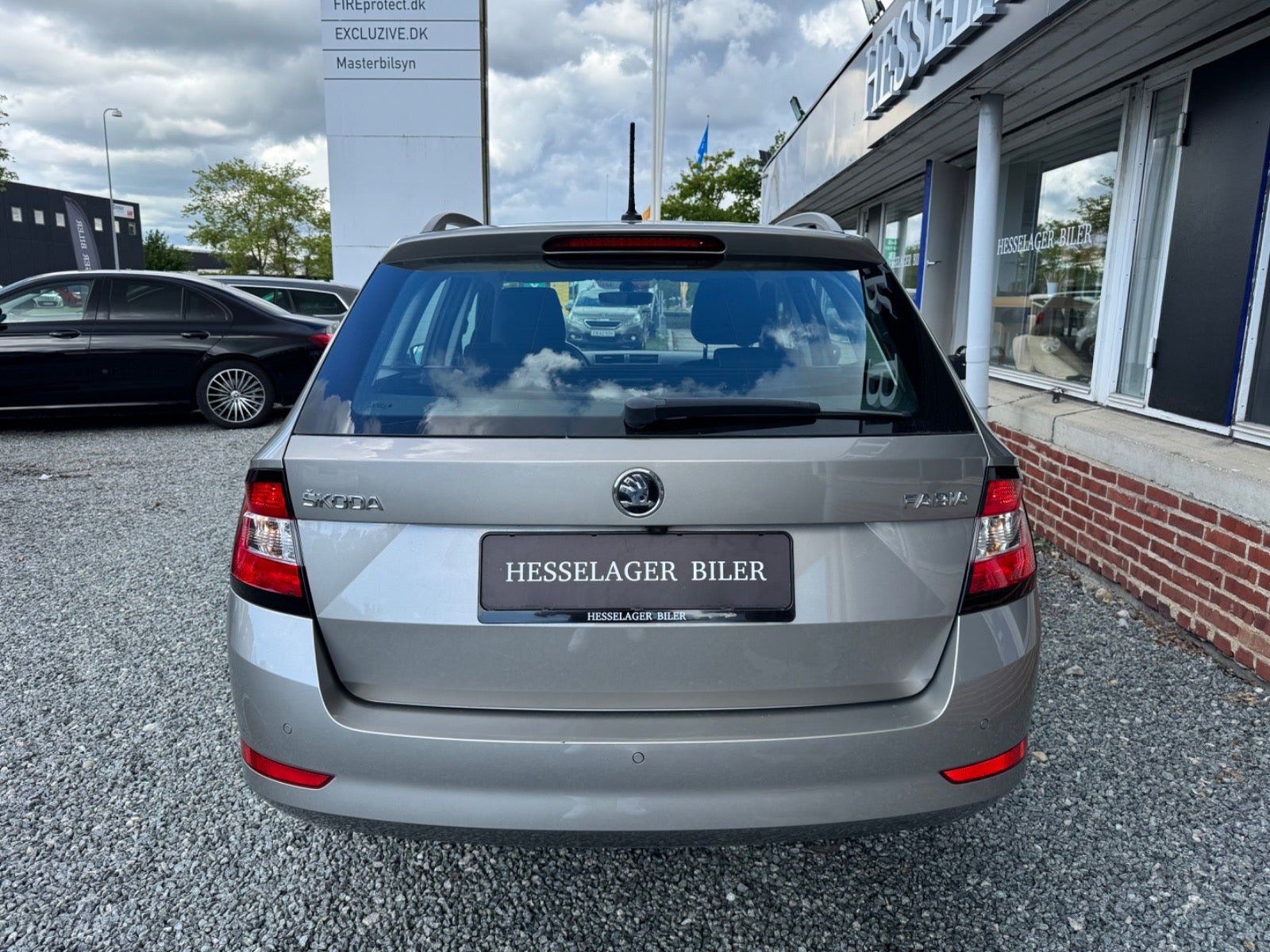 Beige Skoda Fabia fra 2019