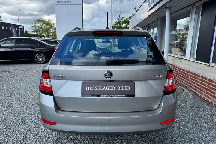 Beige Skoda Fabia fra 2019