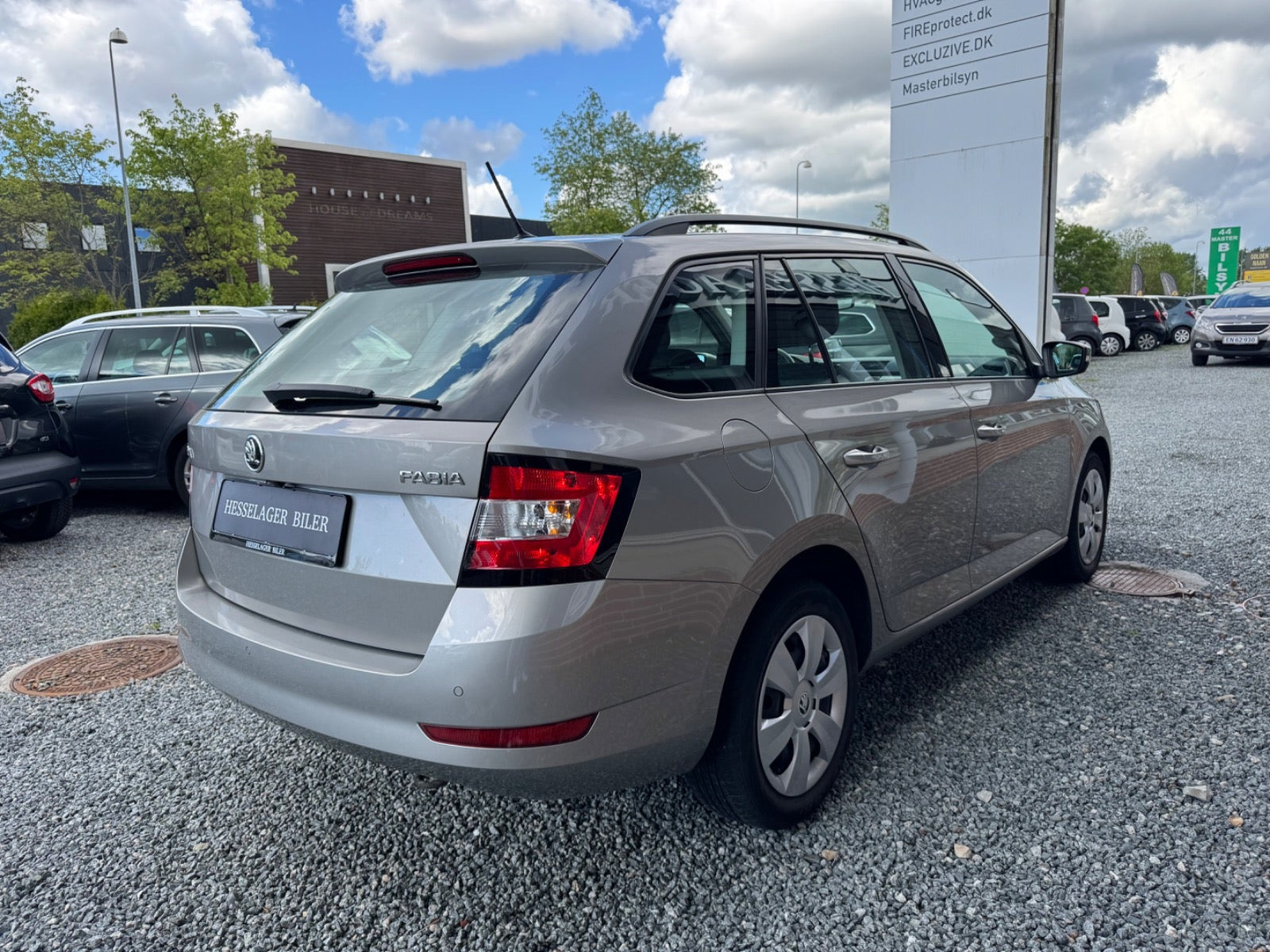 Beige Skoda Fabia fra 2019
