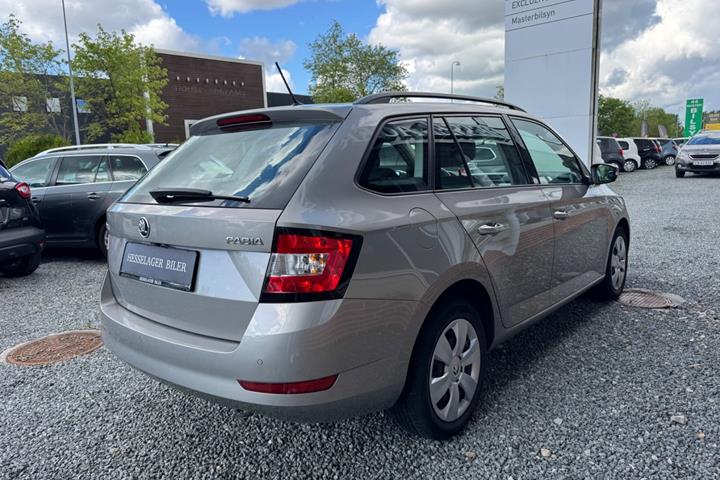 Beige Skoda Fabia fra 2019