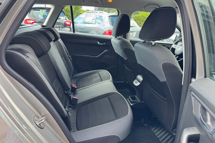Beige Skoda Fabia fra 2019