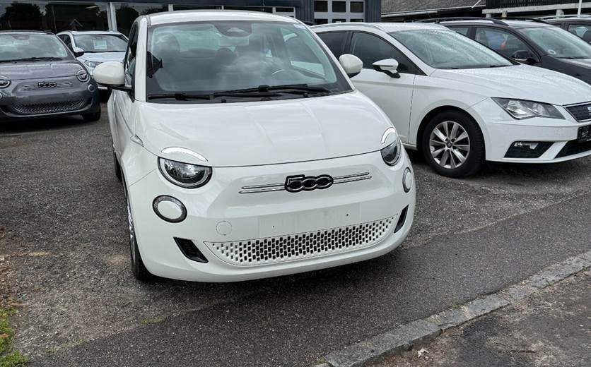 Fiat 500e 24 Action