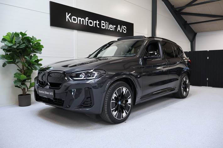 Grå BMW iX3 fra 2023