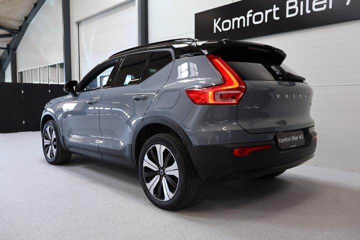 Grå Volvo XC40 fra 2023