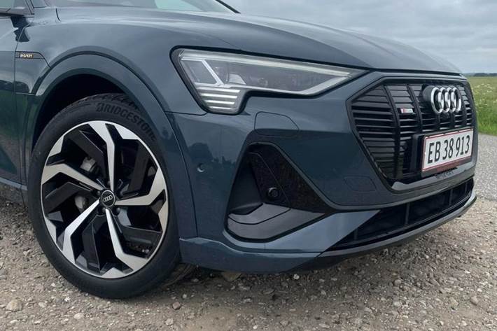 Blå Audi e-tron fra 2022