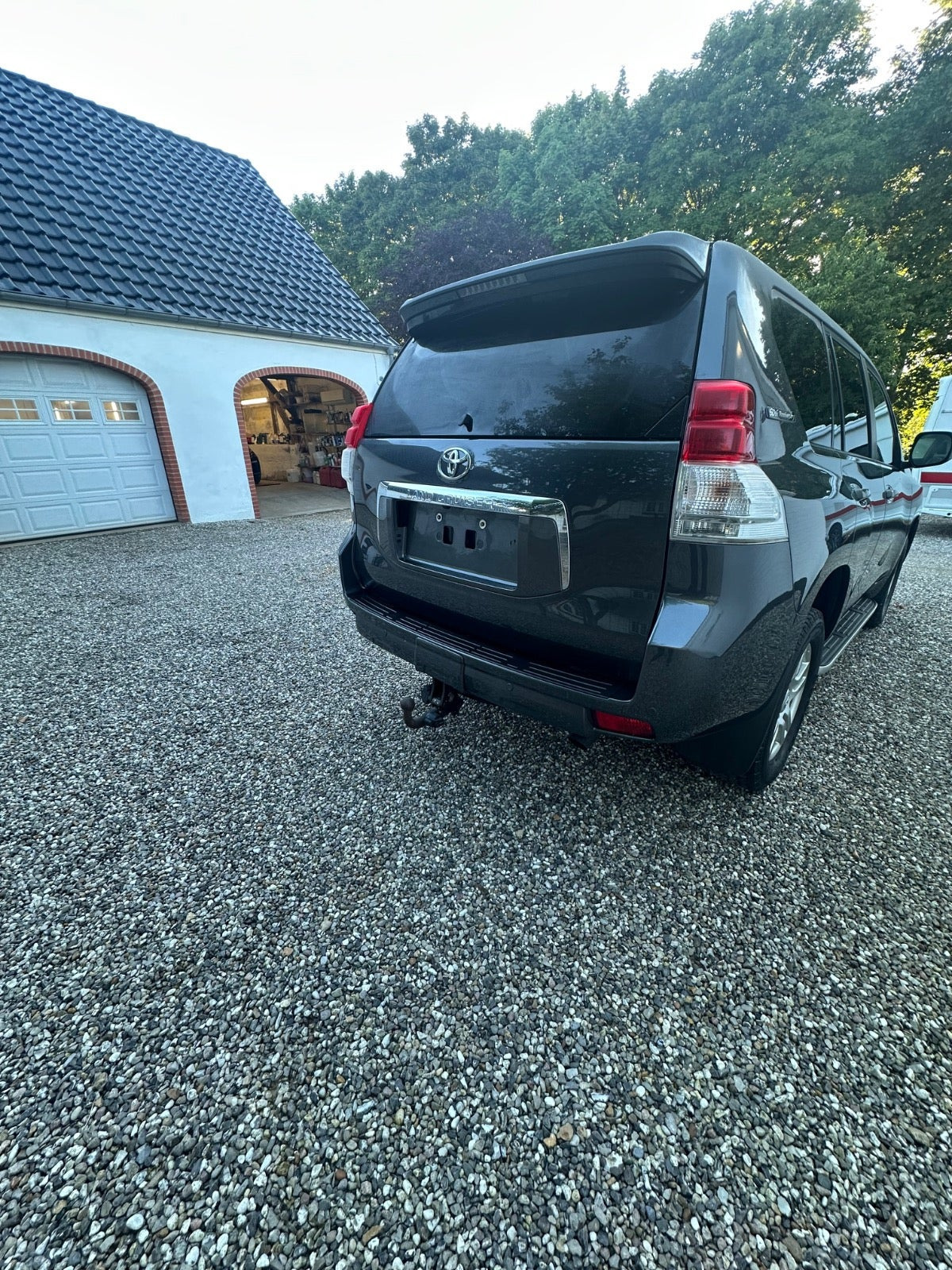 Grå Toyota Land Cruiser fra 2012