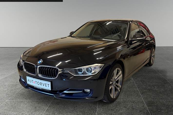 Sort BMW 328i fra 2012
