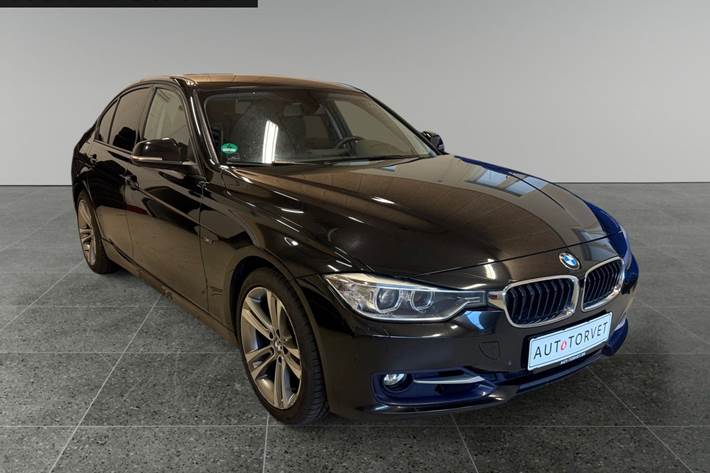 Sort BMW 328i fra 2012