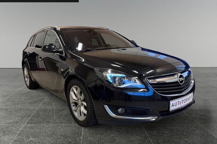 Sort Opel Insignia fra 2016