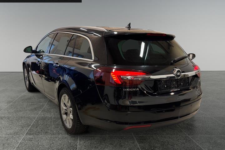 Sort Opel Insignia fra 2016