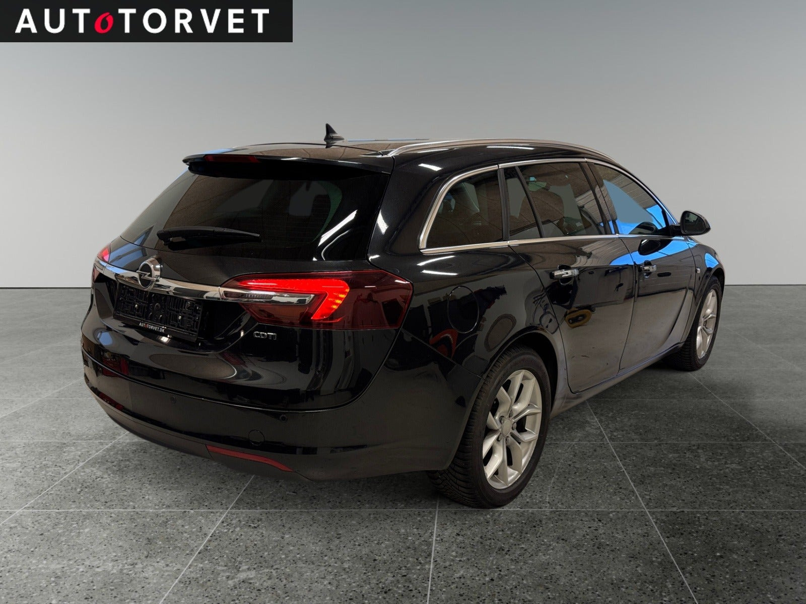 Sort Opel Insignia fra 2016