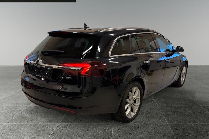 Sort Opel Insignia fra 2016
