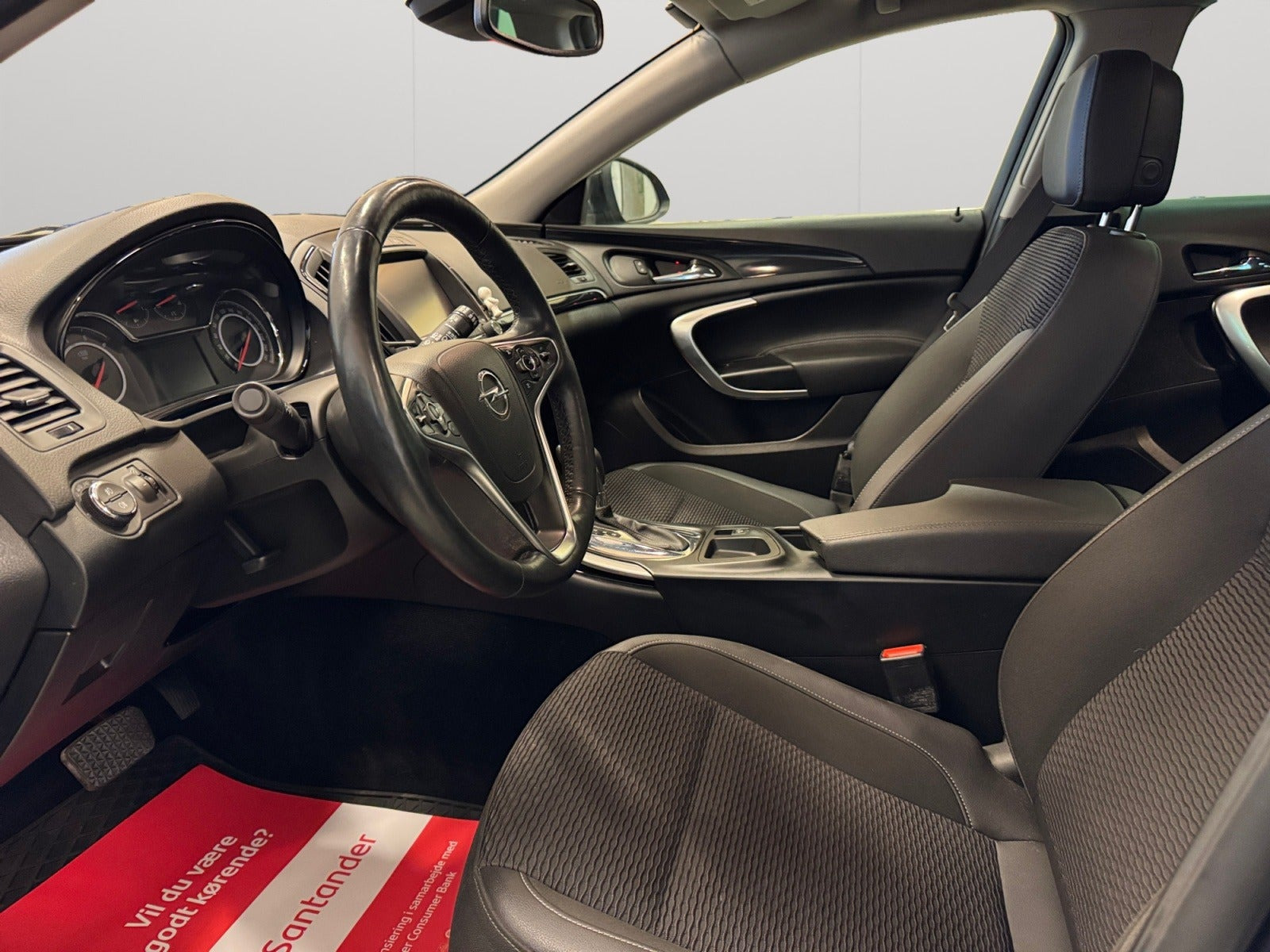 Sort Opel Insignia fra 2016