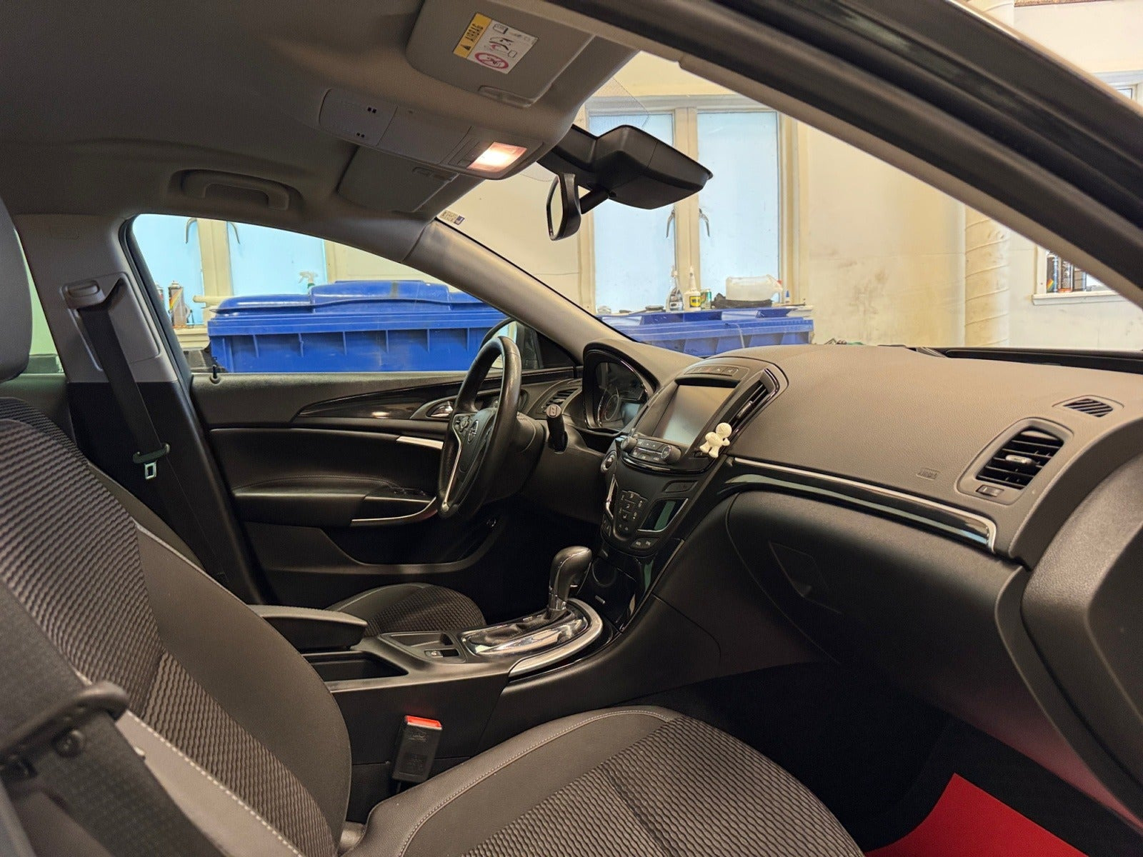 Sort Opel Insignia fra 2016