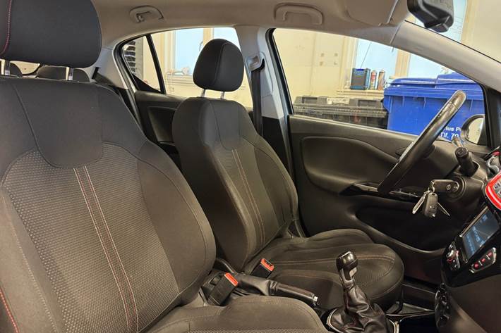 Grå Opel Corsa fra 2017