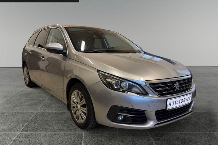 Sølv Peugeot 308 fra 2018