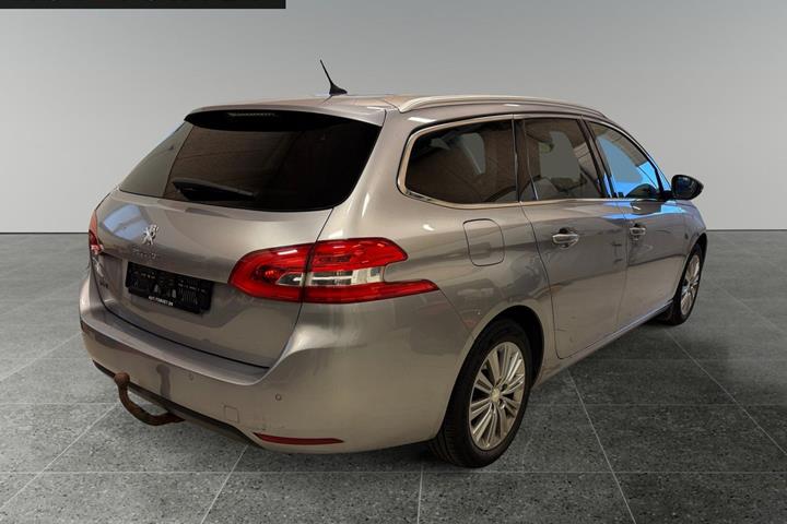 Sølv Peugeot 308 fra 2018