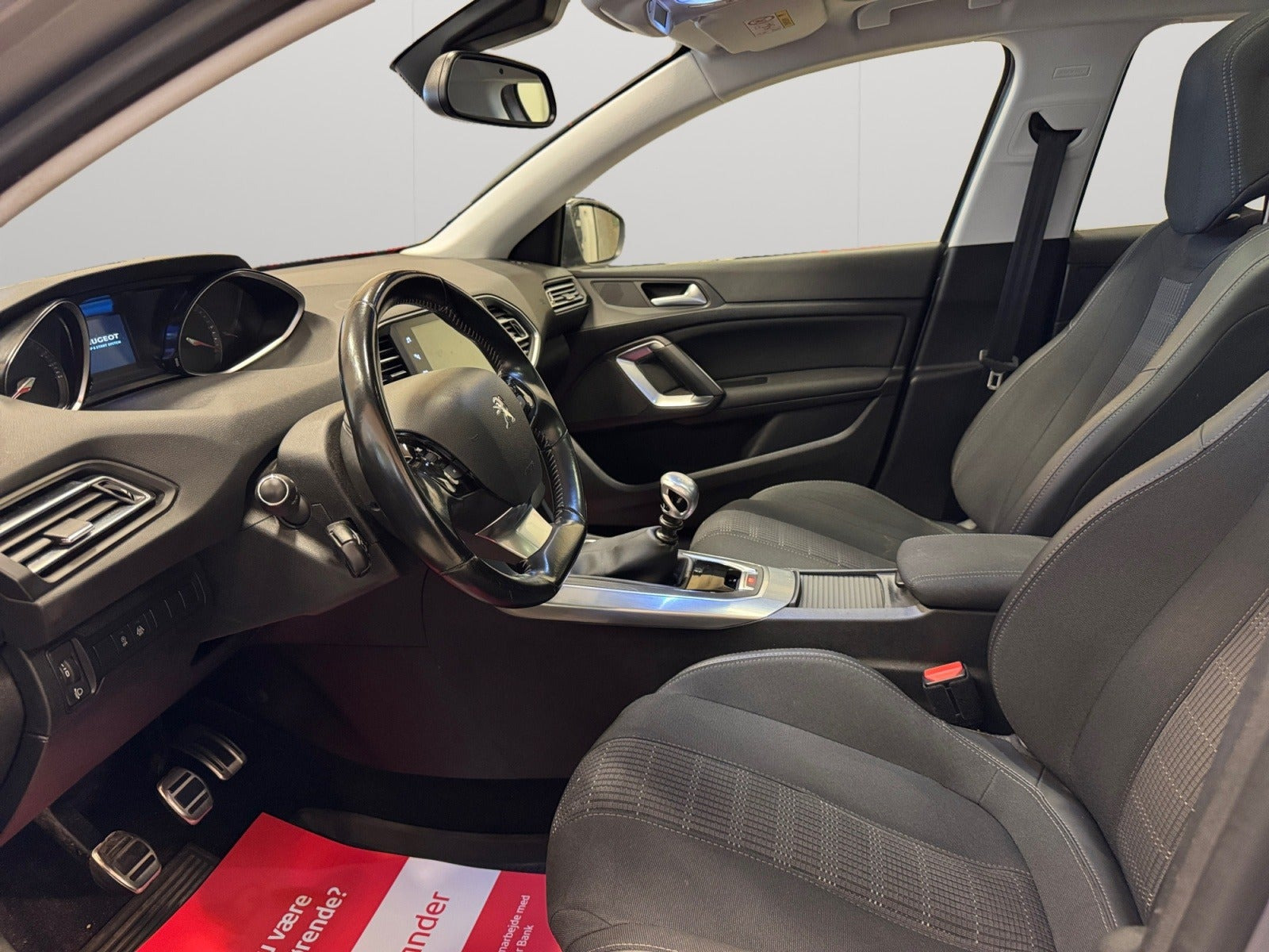 Sølv Peugeot 308 fra 2018