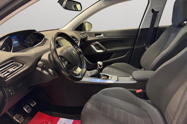 Sølv Peugeot 308 fra 2018