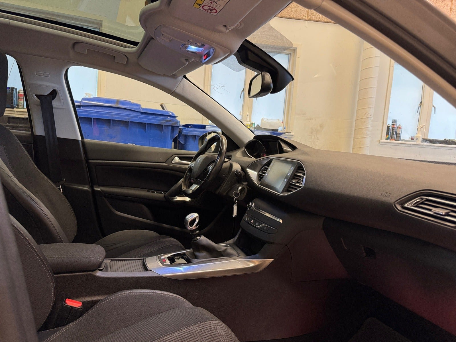 Sølv Peugeot 308 fra 2018
