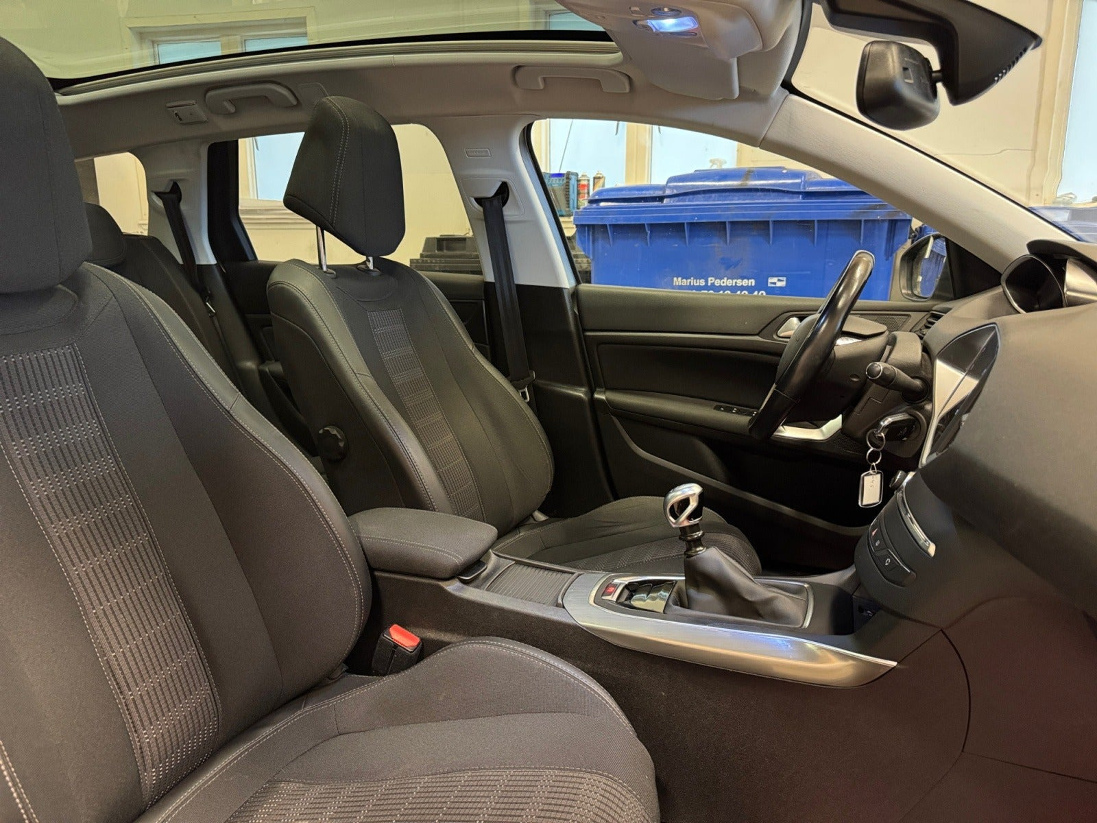 Sølv Peugeot 308 fra 2018
