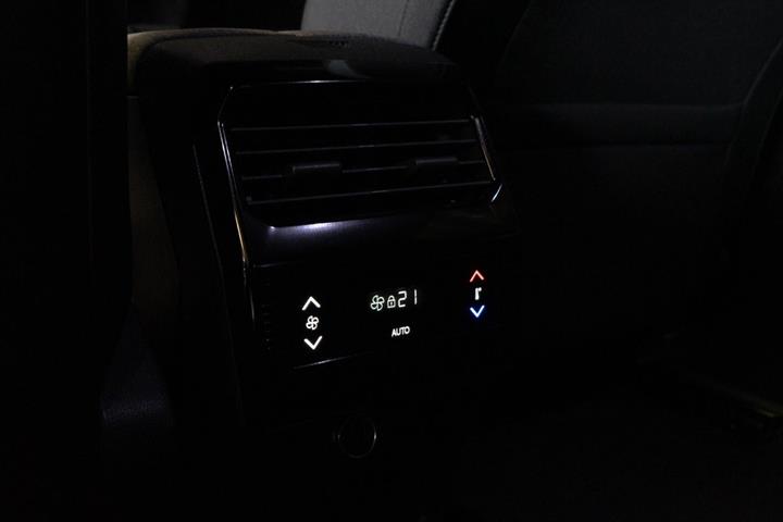 Grå Peugeot e-5008 fra 2024