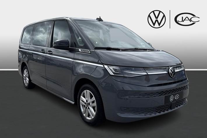 Grå VW Multivan fra 2024