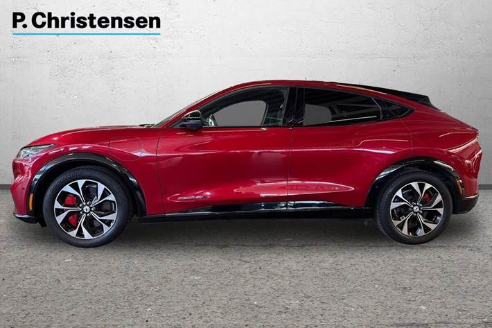 Rød Ford Mustang Mach-E fra 2022