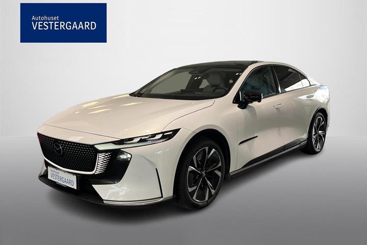Hvid Mazda 6e fra 2025 set udefra