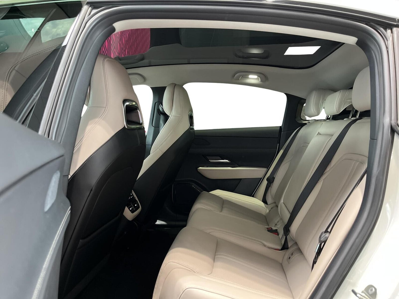 Hvid Mazda 6e fra 2025