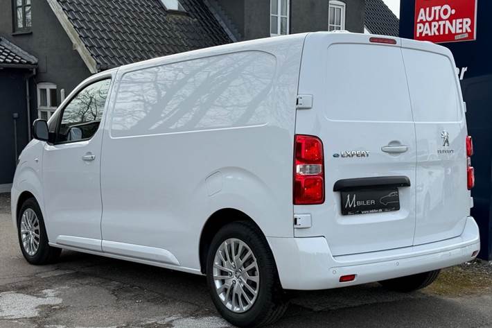 Hvid Peugeot e-Expert fra 2025