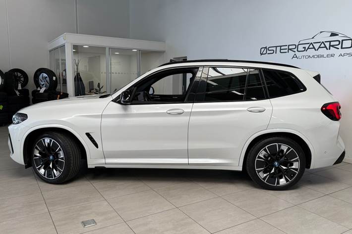 Hvid BMW iX3 fra 2023